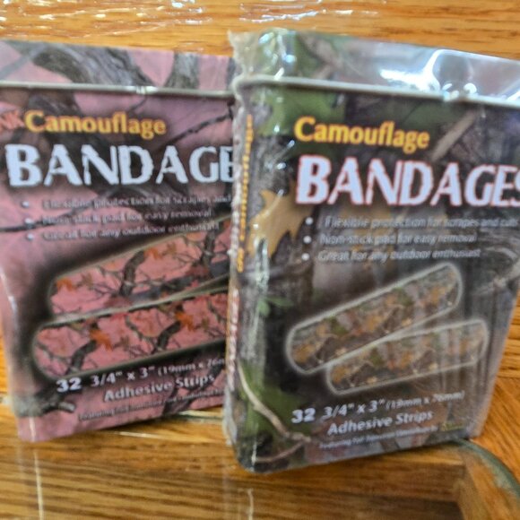 NEW His Hers Camouflage bandaids Bandages in tin sealed stocking stuffers - Picture 1 of 1